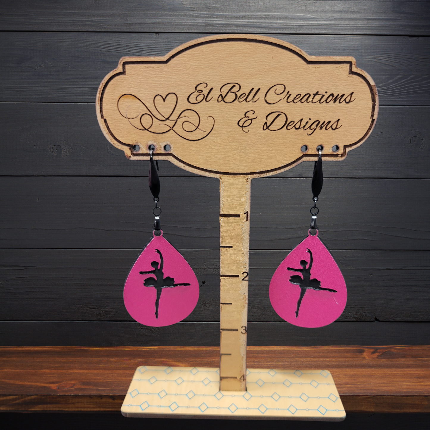 Pink and black dancers